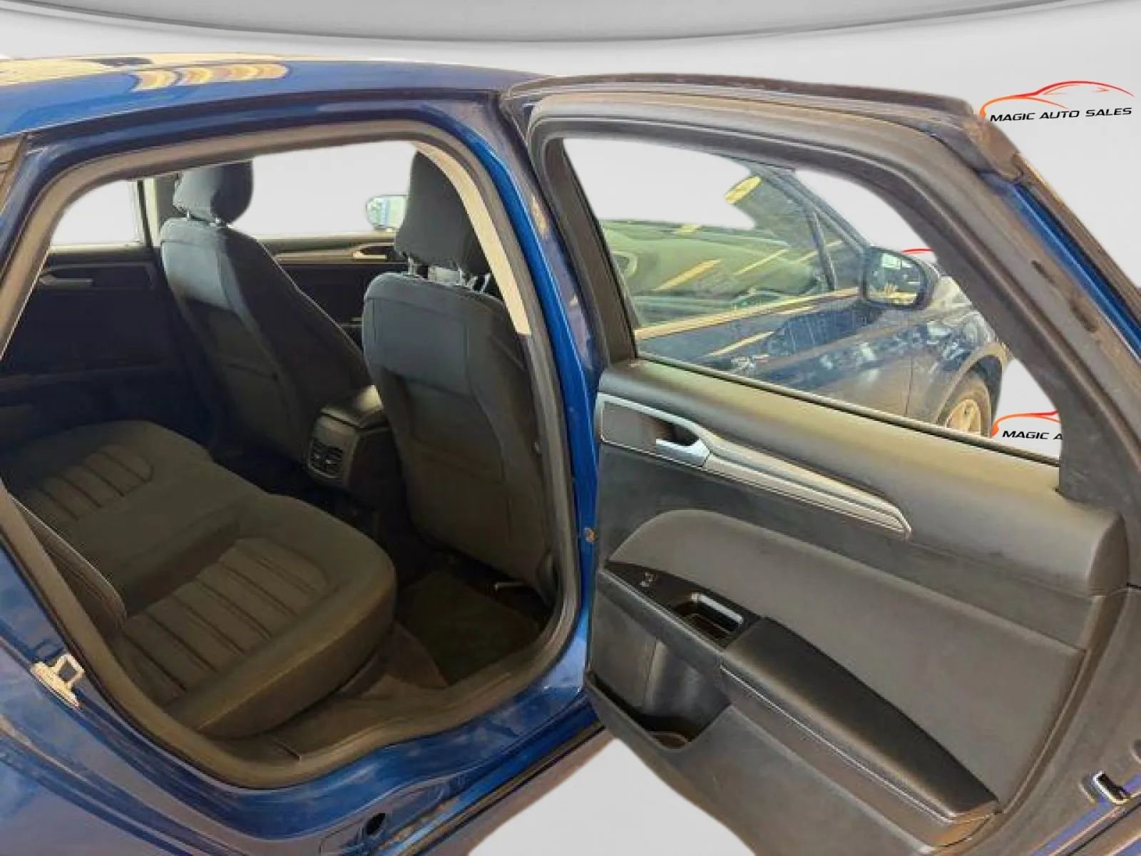 Used 2017 Ford Fusion SE w/ Fusion SE Technology Package image 12