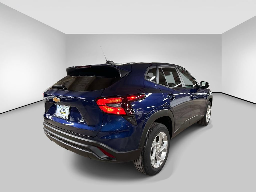 Used 2024 Chevrolet Trax LS w/ LS Convenience Package FWD image 5