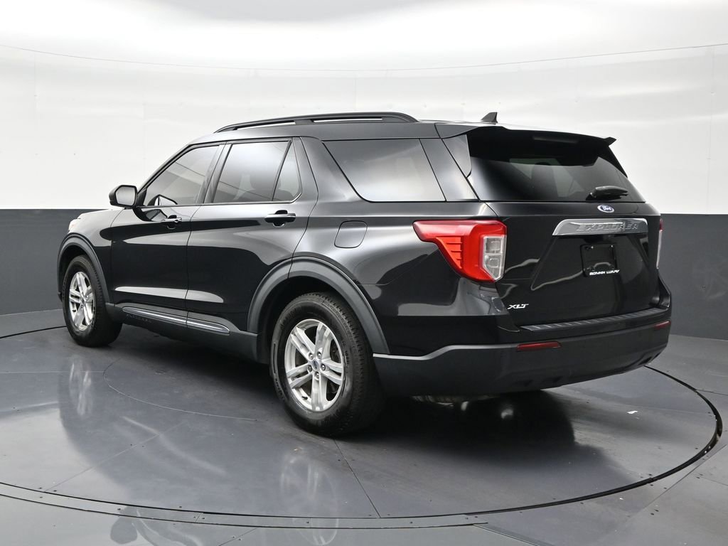 Used 2021 Ford Explorer XLT image 3