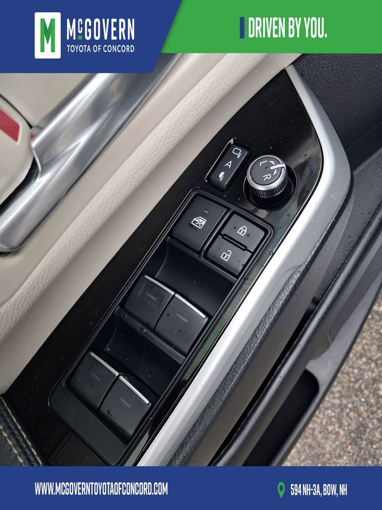 Used 2025 Toyota Sienna Platinum AWD/4WD image 13