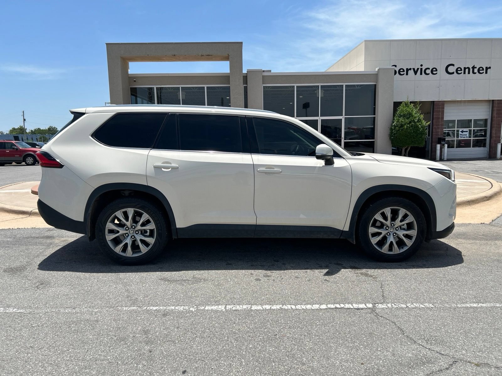 Used 2024 Toyota Grand Highlander FWD image 4