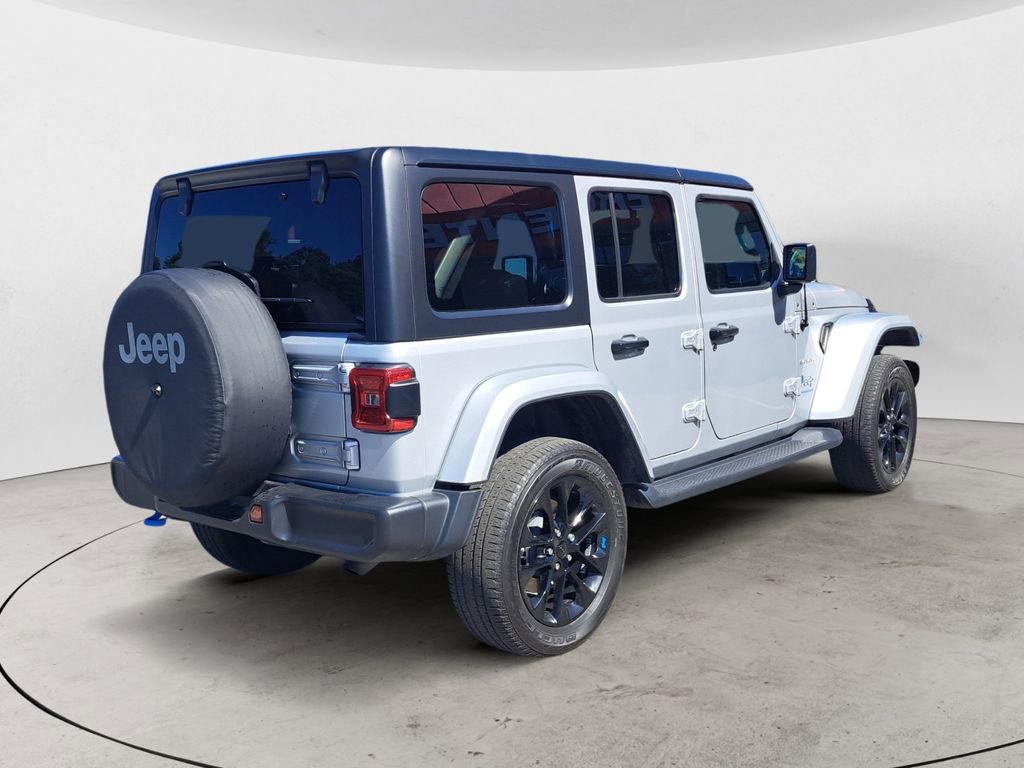 Used 2023 Jeep Wrangler Unlimited Sahara w/ Cold Weather Group AWD/4WD image 3