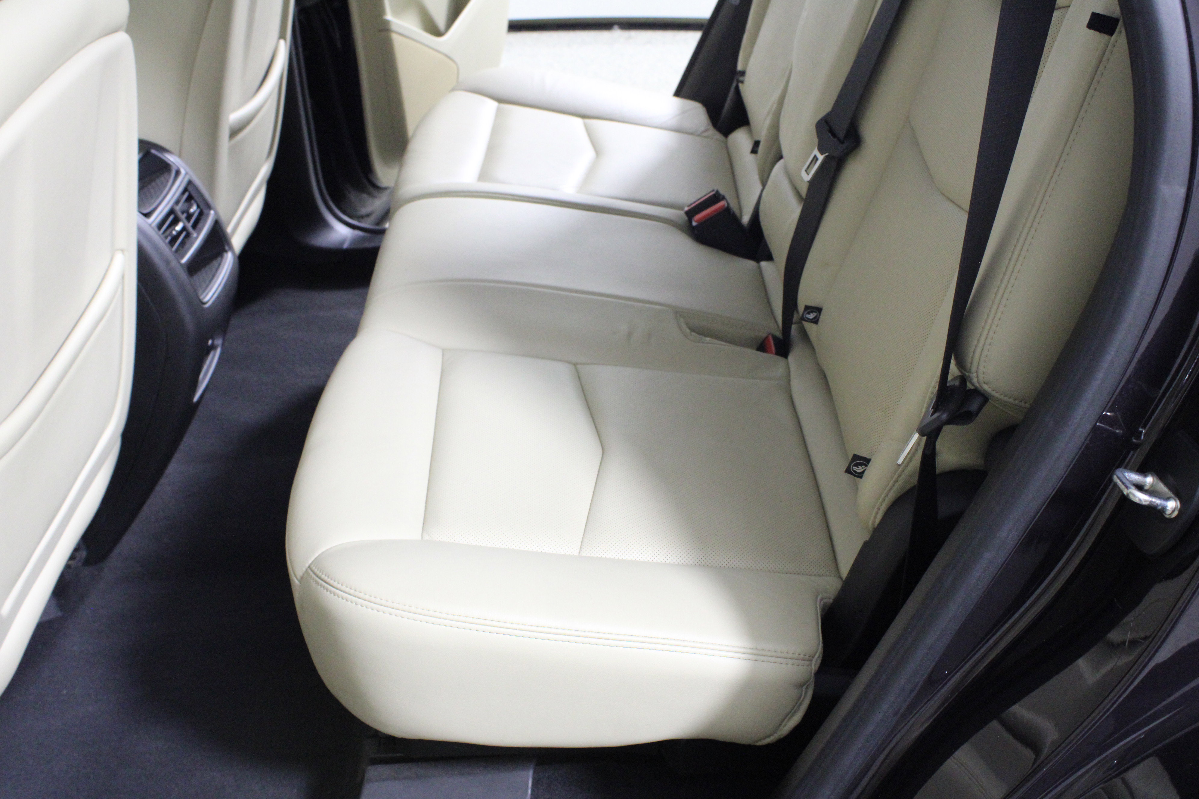 Used 2018 Cadillac XT5 Luxury w/ Driver Awareness Package image 14