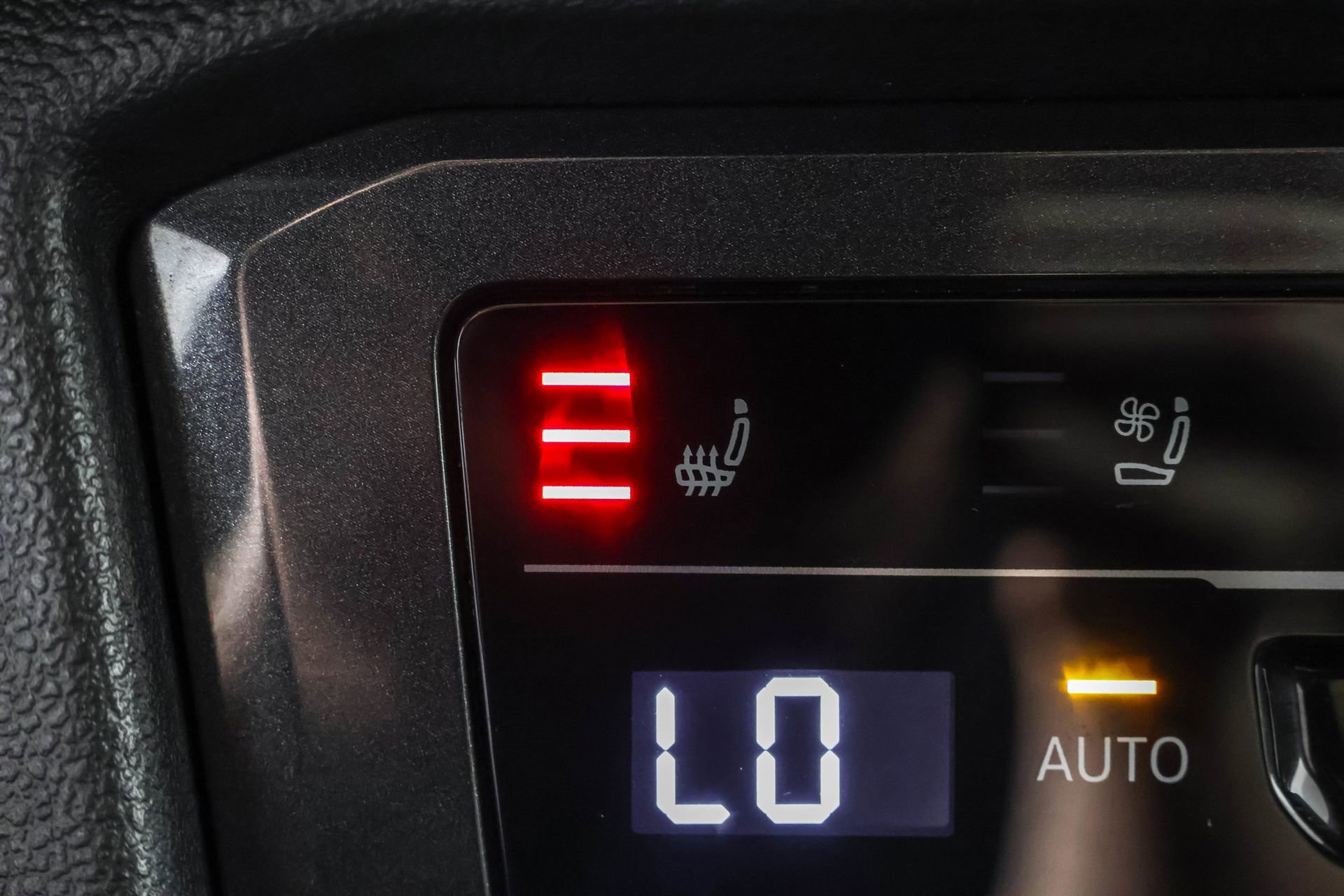 Used 2024 Volkswagen Tiguan SEL R-Line image 11