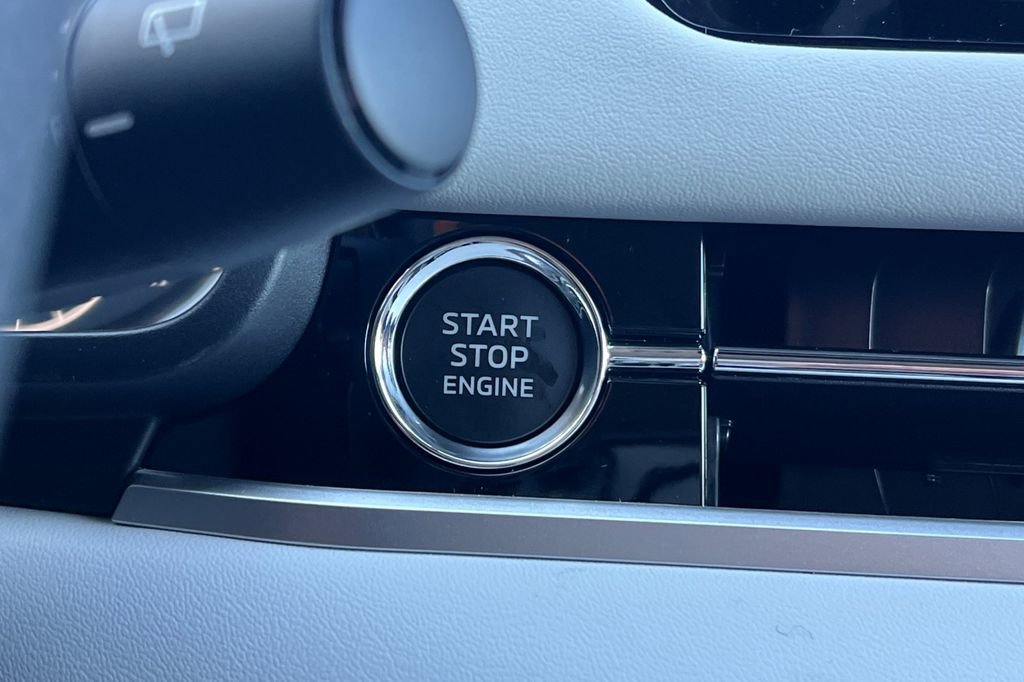 New 2026 Mitsubishi Outlander SE image 24