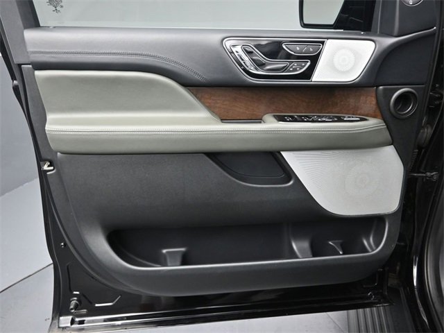 Used 2022 Lincoln Navigator Black Label image 21