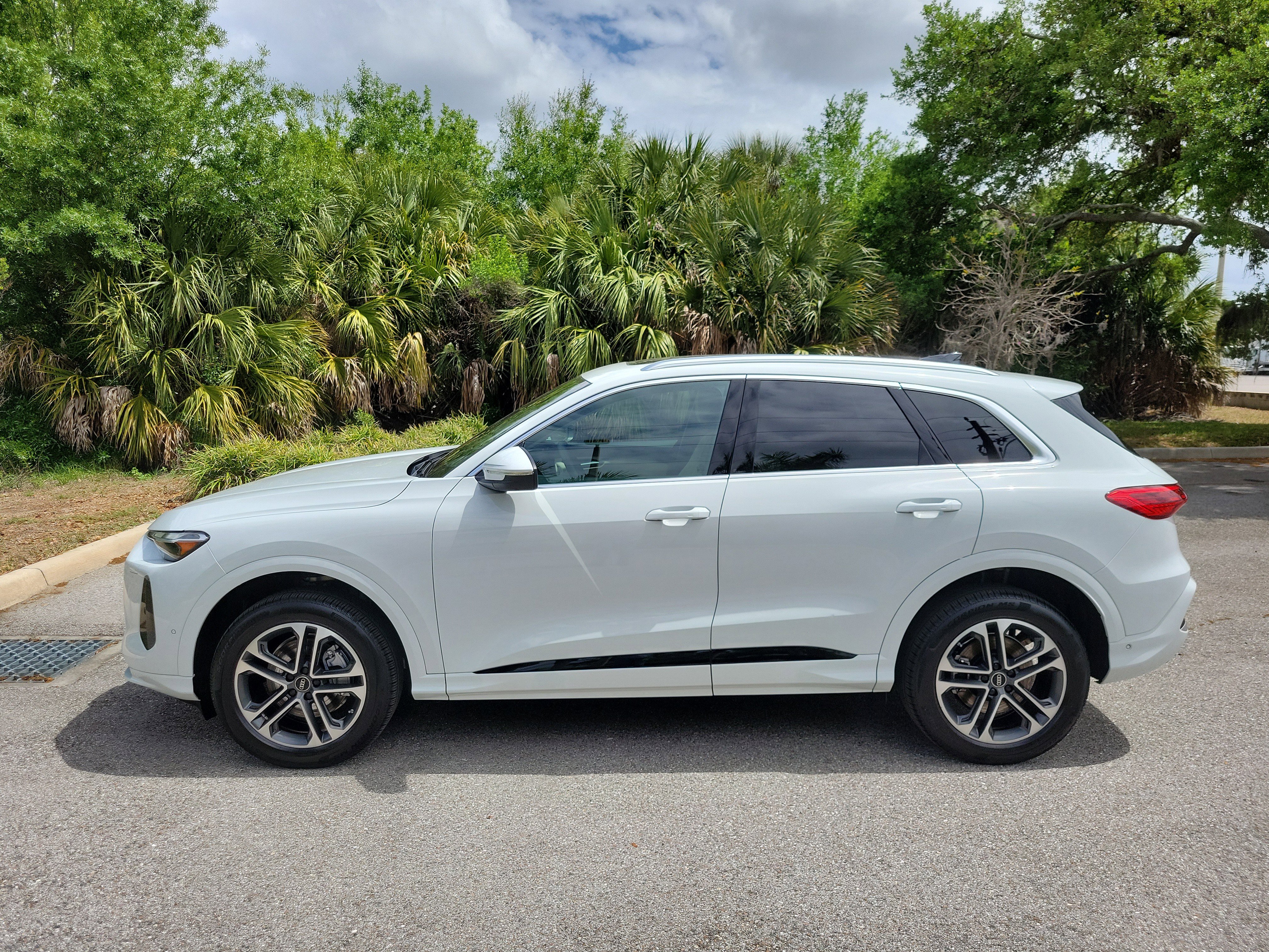 Used 2025 Audi Q5 Premium w/ Convenience Package image 7