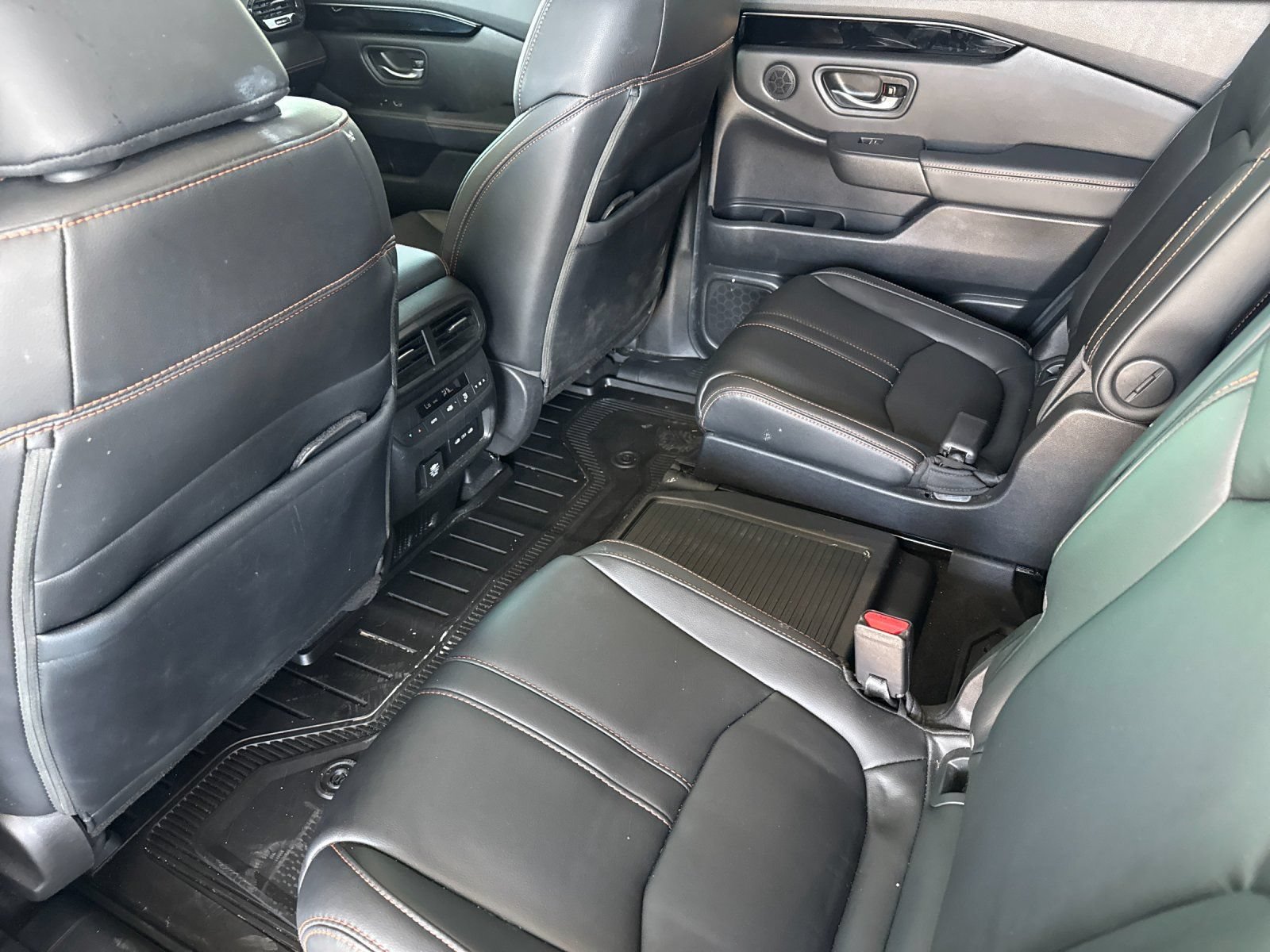 Used 2025 Honda Pilot TrailSport image 11