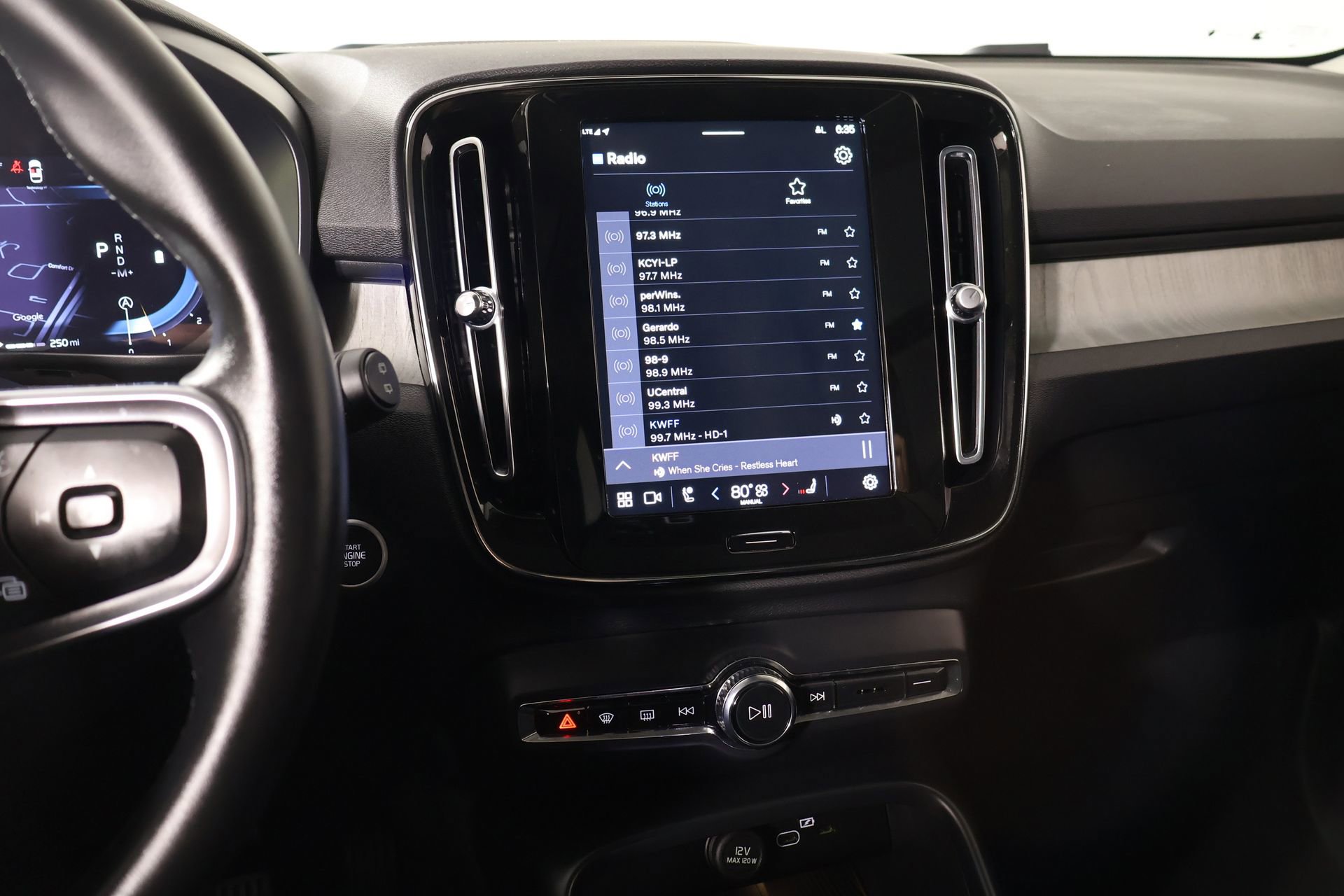 Used 2024 Volvo XC40 B5 Ultimate w/ Protection Package Premier image 5