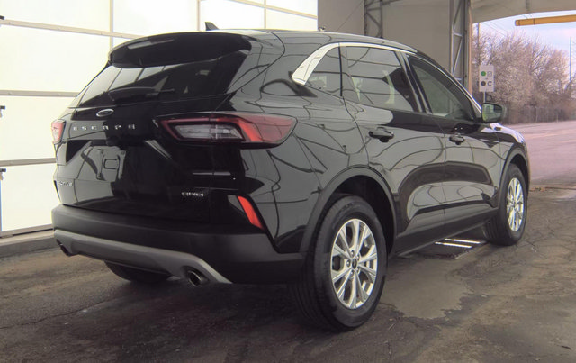 Used 2023 Ford Escape Active AWD/4WD image 3