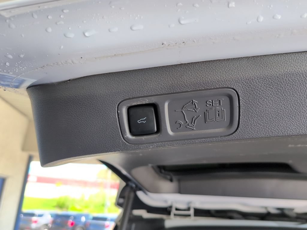 Used 2019 Ford Expedition XLT w/ Equipment Group 202A AWD/4WD image 28