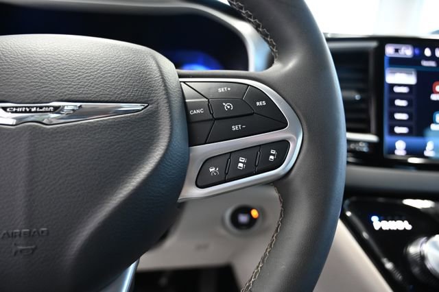 Used 2024 Chrysler Pacifica Touring-L FWD image 26