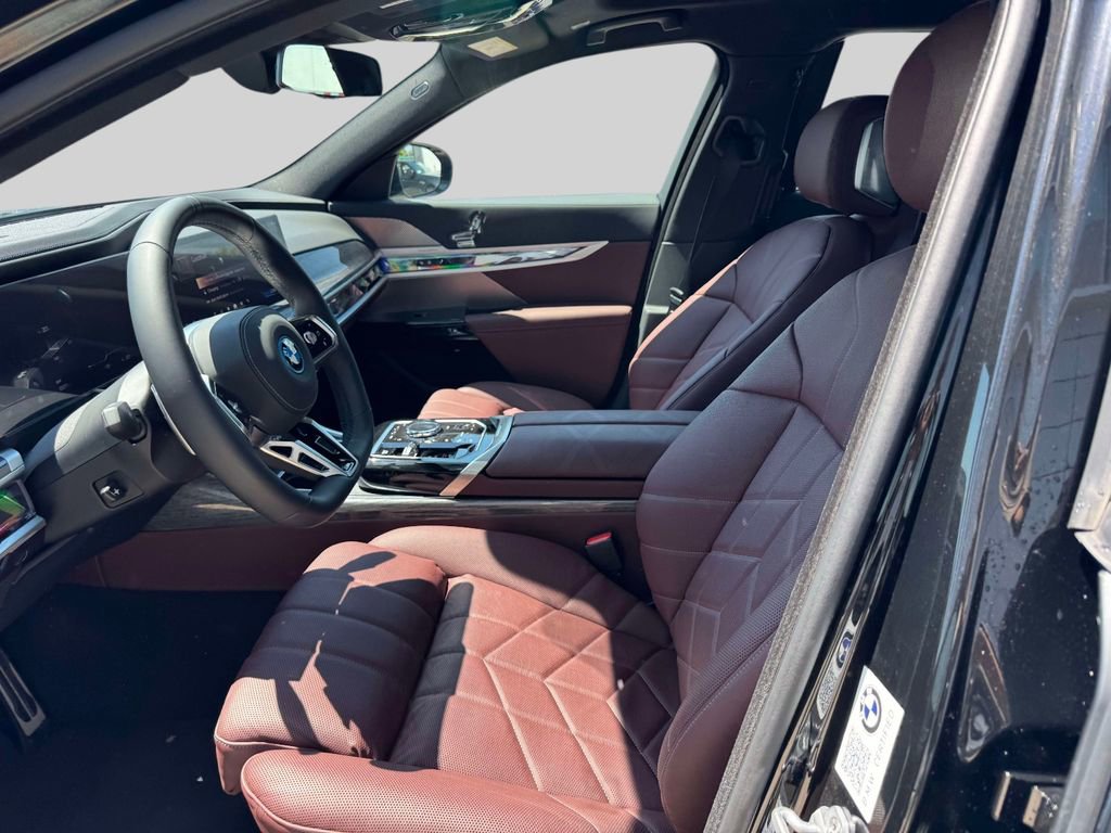 Certified 2025 BMW i7 xDrive60 w/ Premium Package AWD/4WD image 12