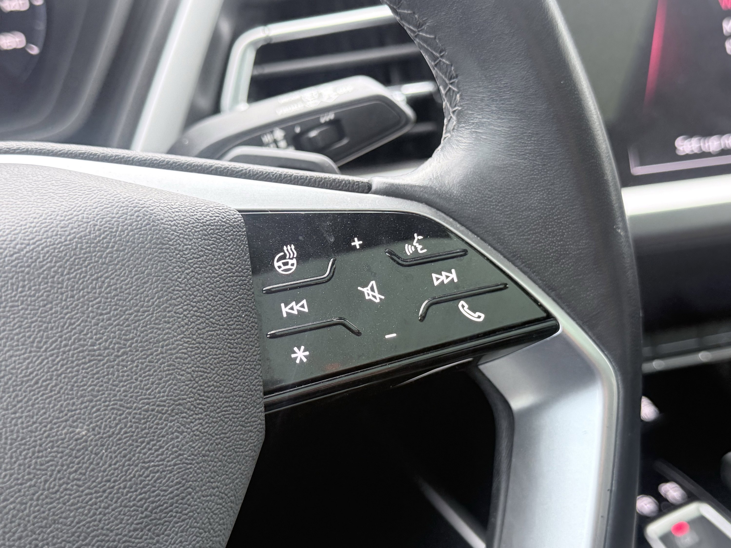 Used 2023 Audi Q4 e-tron Premium Plus w/ Premium Plus image 27