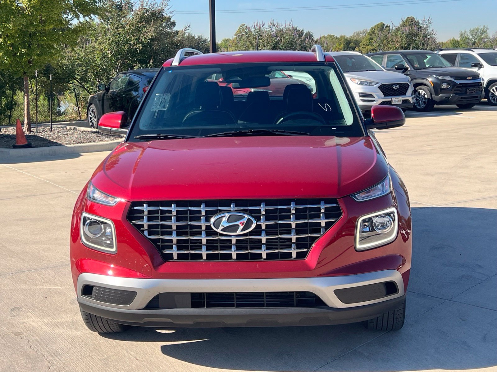 Used 2024 Hyundai Venue Limited FWD image 2