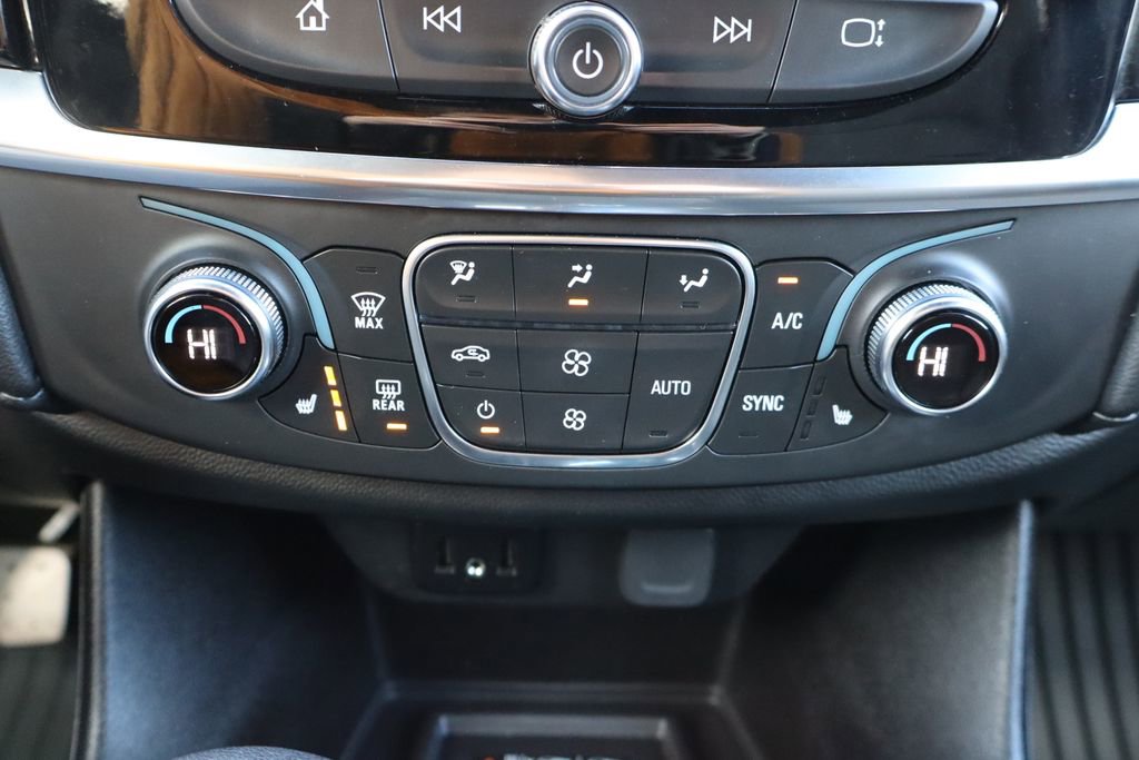 Used 2023 Chevrolet Traverse LT image 12