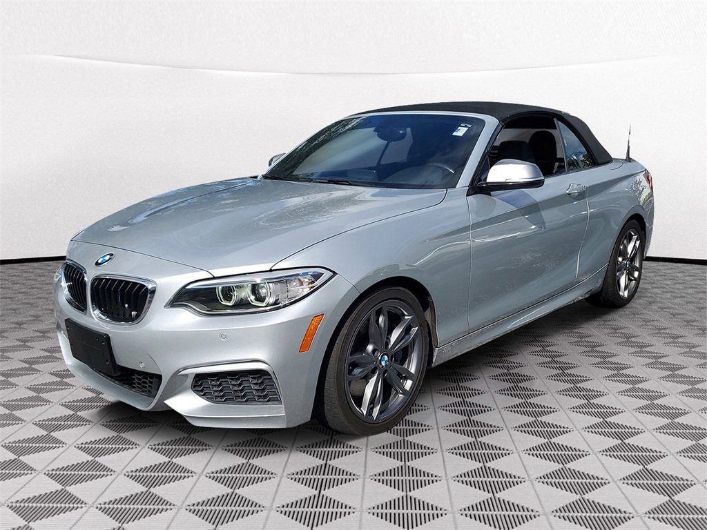 Used 2016 BMW M235i Convertible image 3