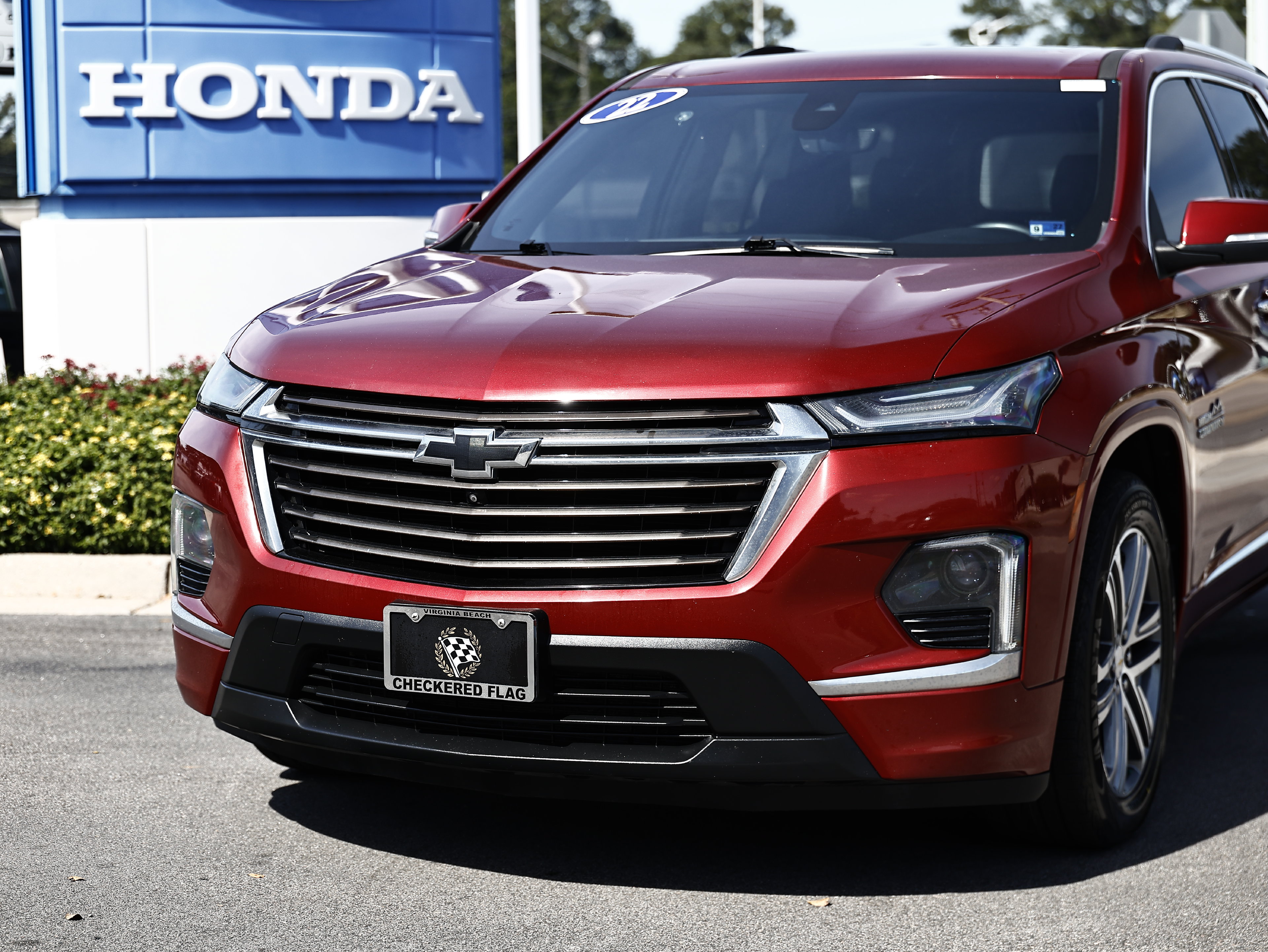 Used 2022 Chevrolet Traverse High Country w/ LPO, Floor Liner Package AWD/4WD image 2