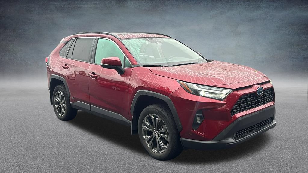 Used 2022 Toyota RAV4 XLE Premium AWD/4WD image 3