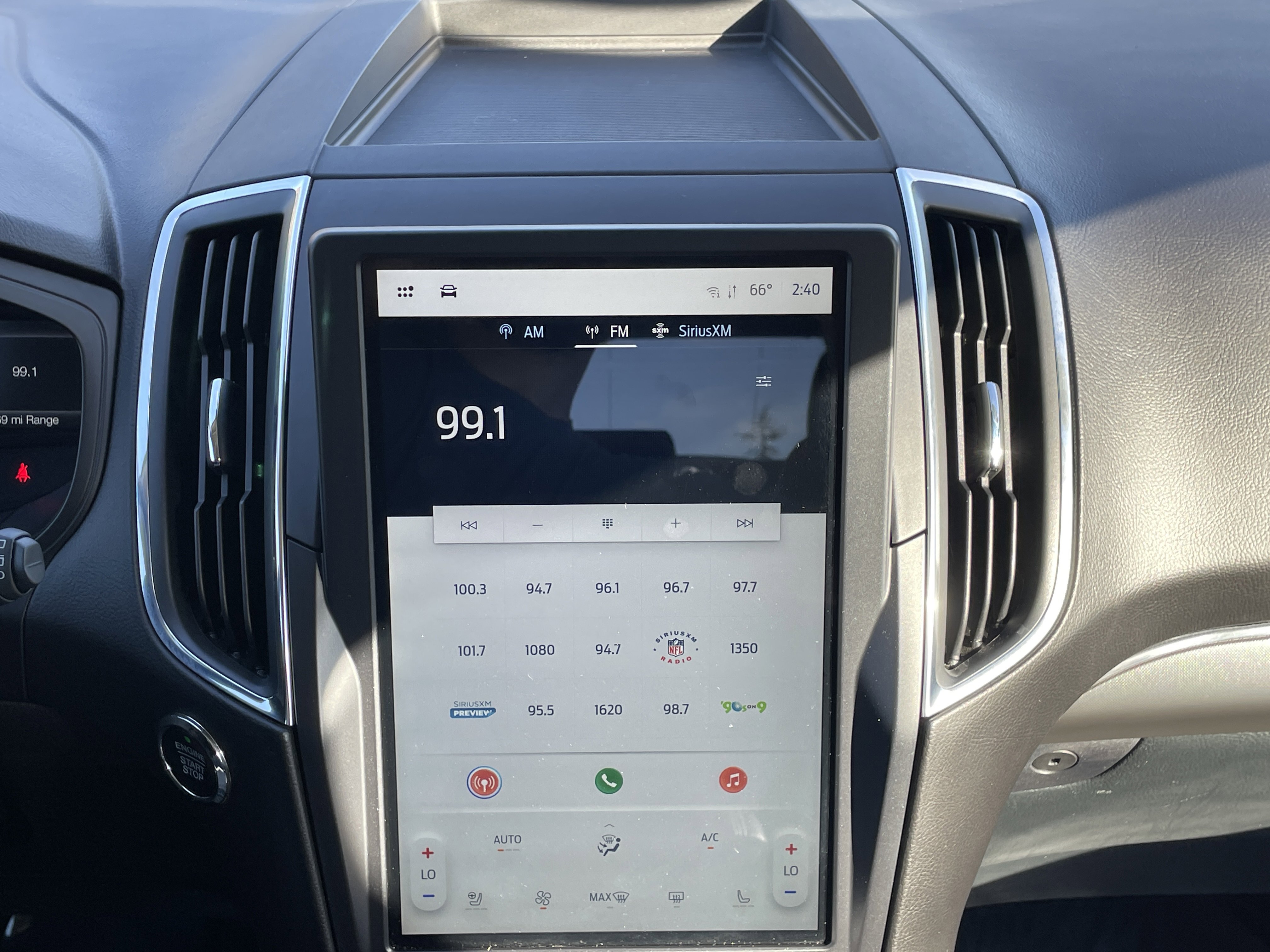 Used 2024 Ford Edge Titanium image 27