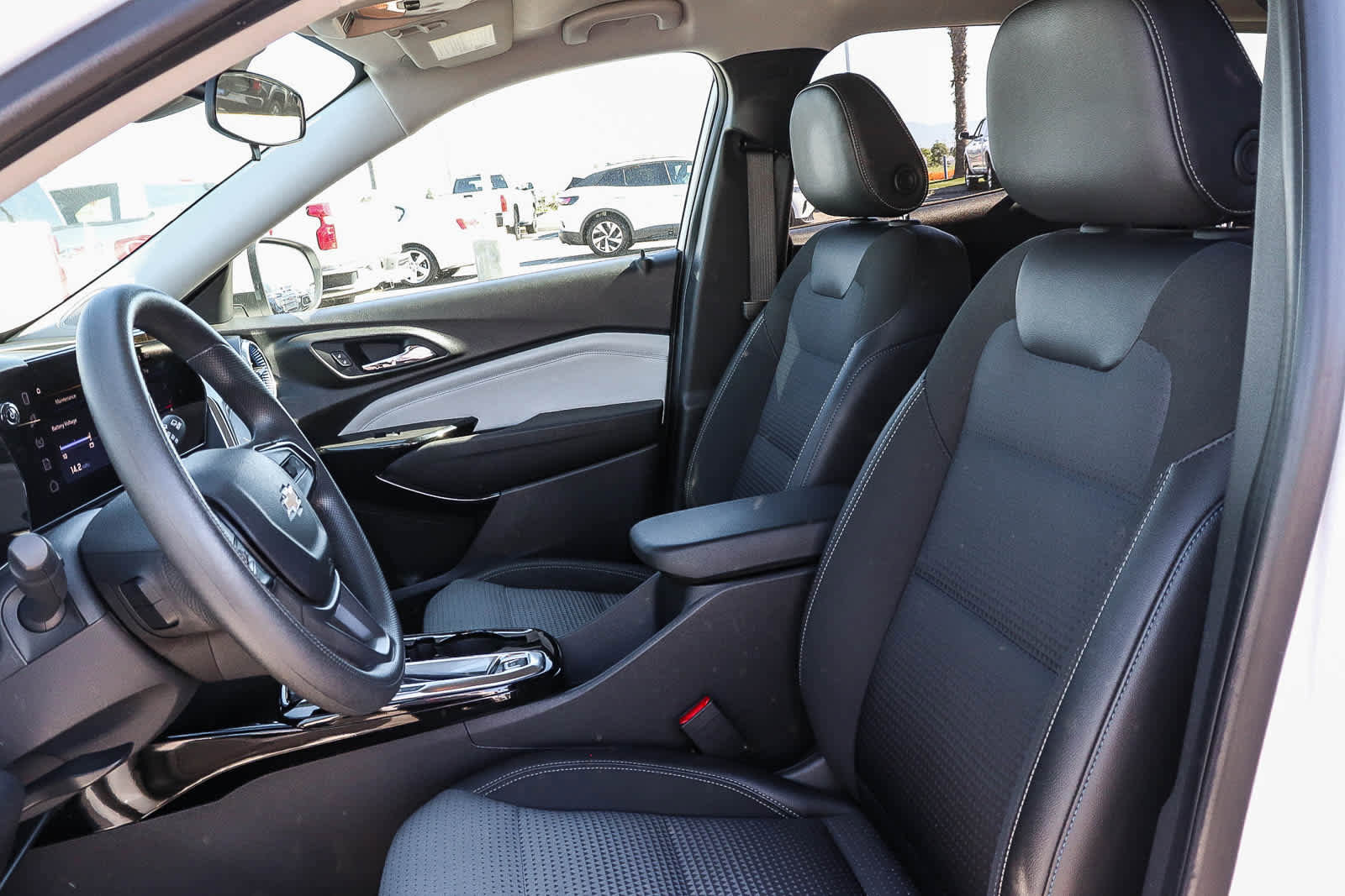 Used 2024 Chevrolet Trax LT image 23