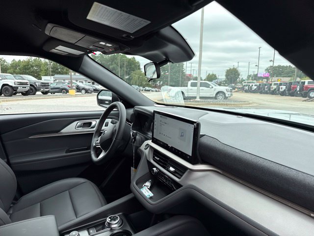 New 2027 Ford Explorer Active w/ Active Comfort Package RWD image 14