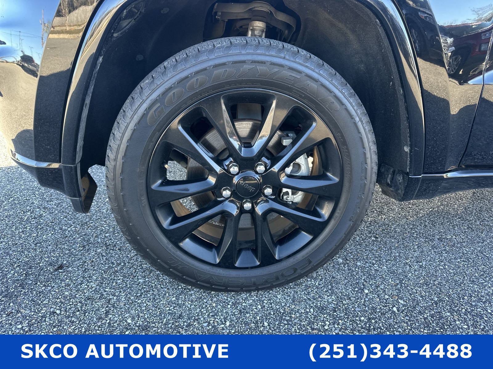 Used 2022 Jeep Grand Cherokee Laredo X image 9