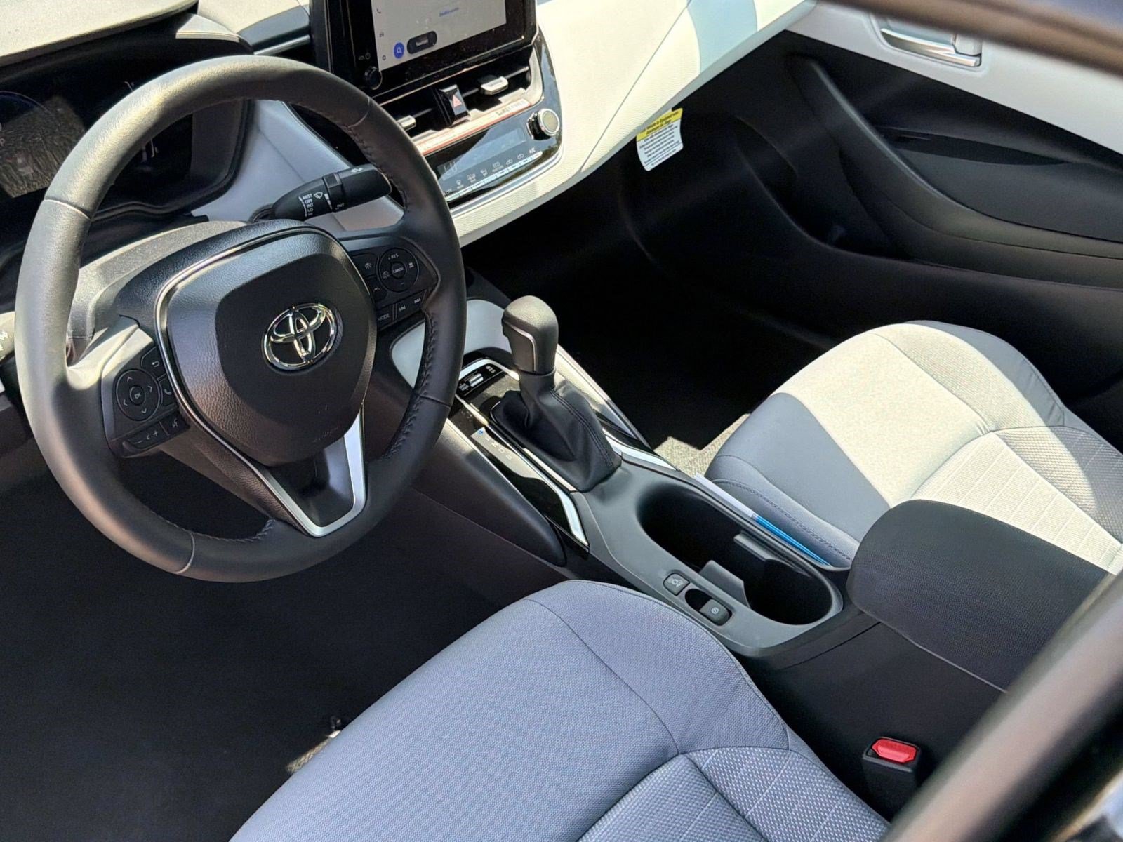 Used 2026 Toyota Corolla SE FWD image 4