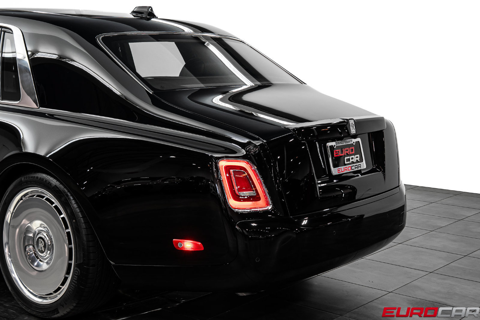 Used 2022 Rolls-Royce Phantom Sedan RWD image 18