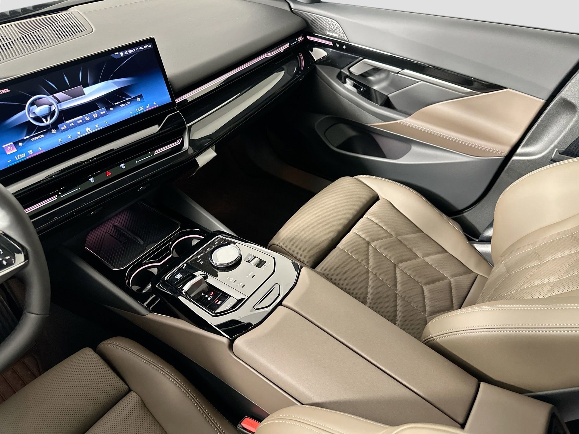 New 2026 BMW 530i xDrive w/ Premium Package image 24