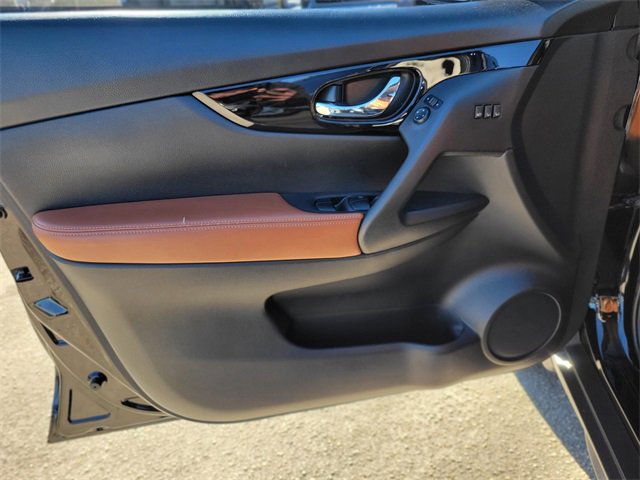 Used 2018 Nissan Rogue SL w/ Premium Package image 15