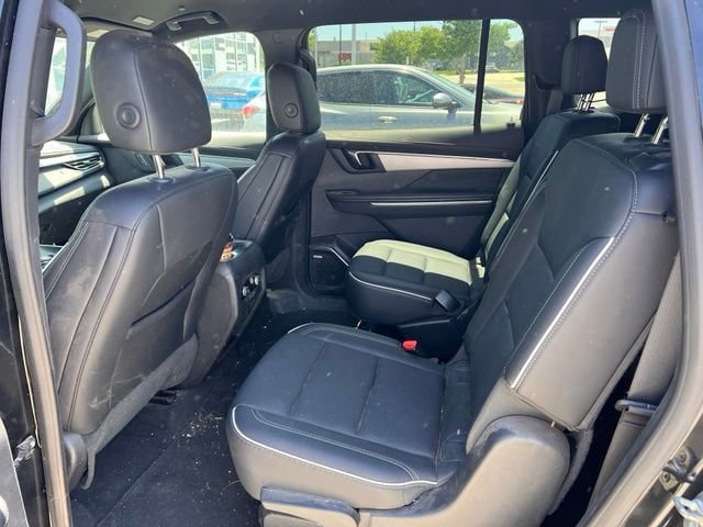 Used 2025 Buick Enclave Preferred AWD/4WD image 10