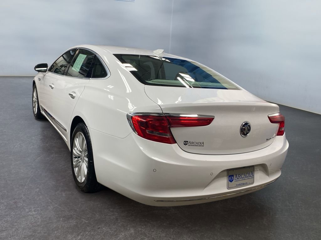 Used 2019 Buick LaCrosse Essence image 3