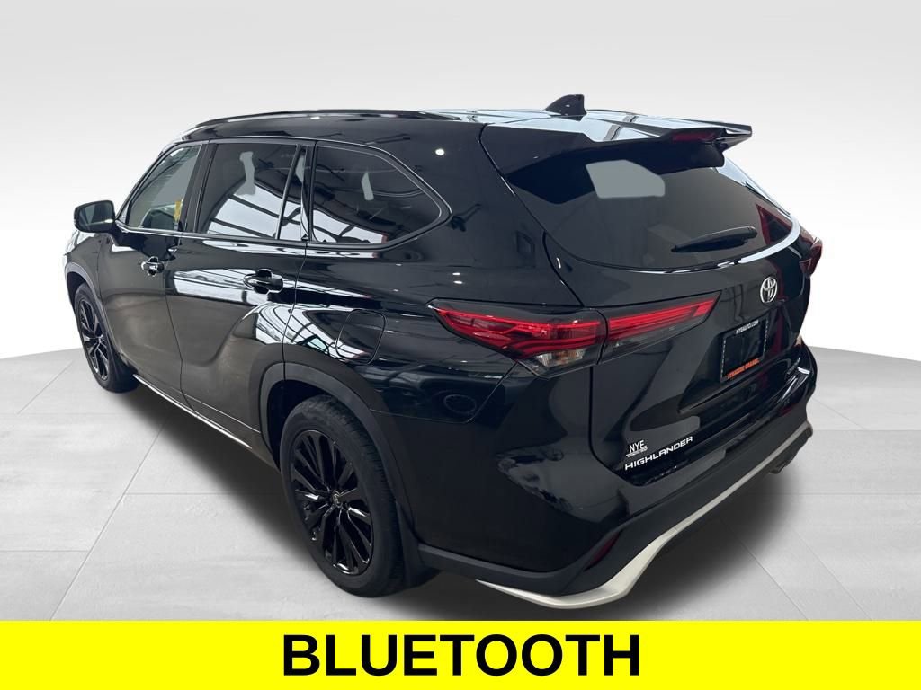 Used 2023 Toyota Highlander XSE image 3