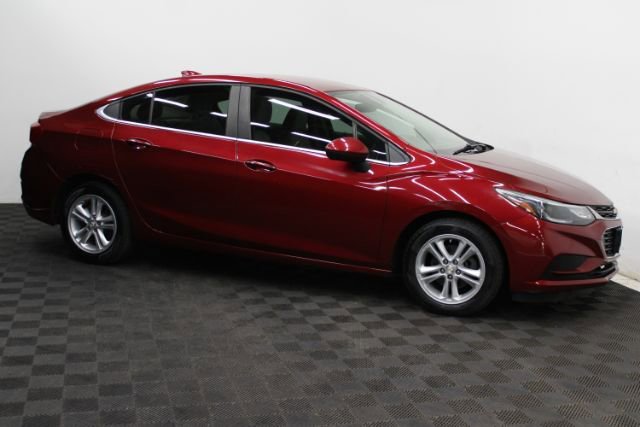 Used 2018 Chevrolet Cruze LT w/ Convenience Package FWD image 3