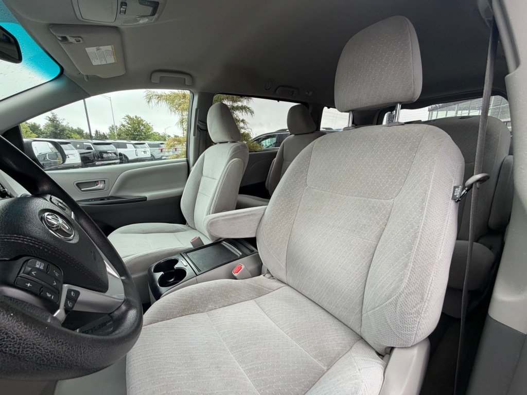 Used 2017 Toyota Sienna LE FWD image 12