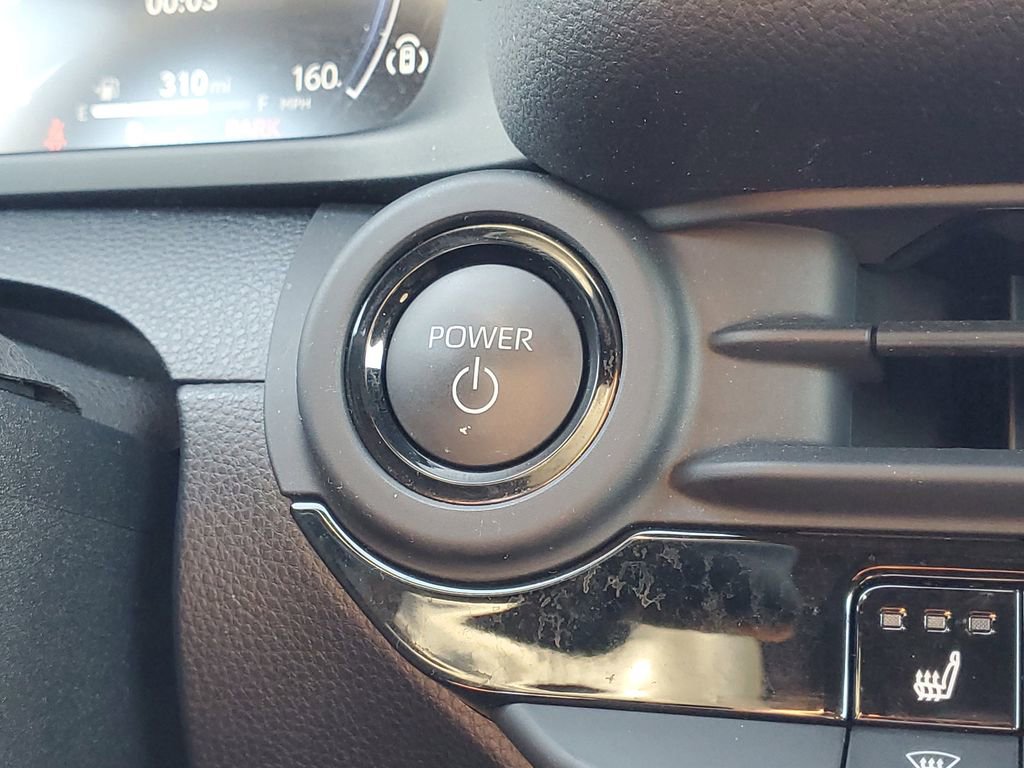 Used 2023 Toyota Crown Limited image 29