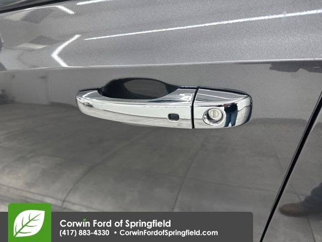 Used 2022 Chrysler 300 Touring w/ Sport Appearance Package image 19