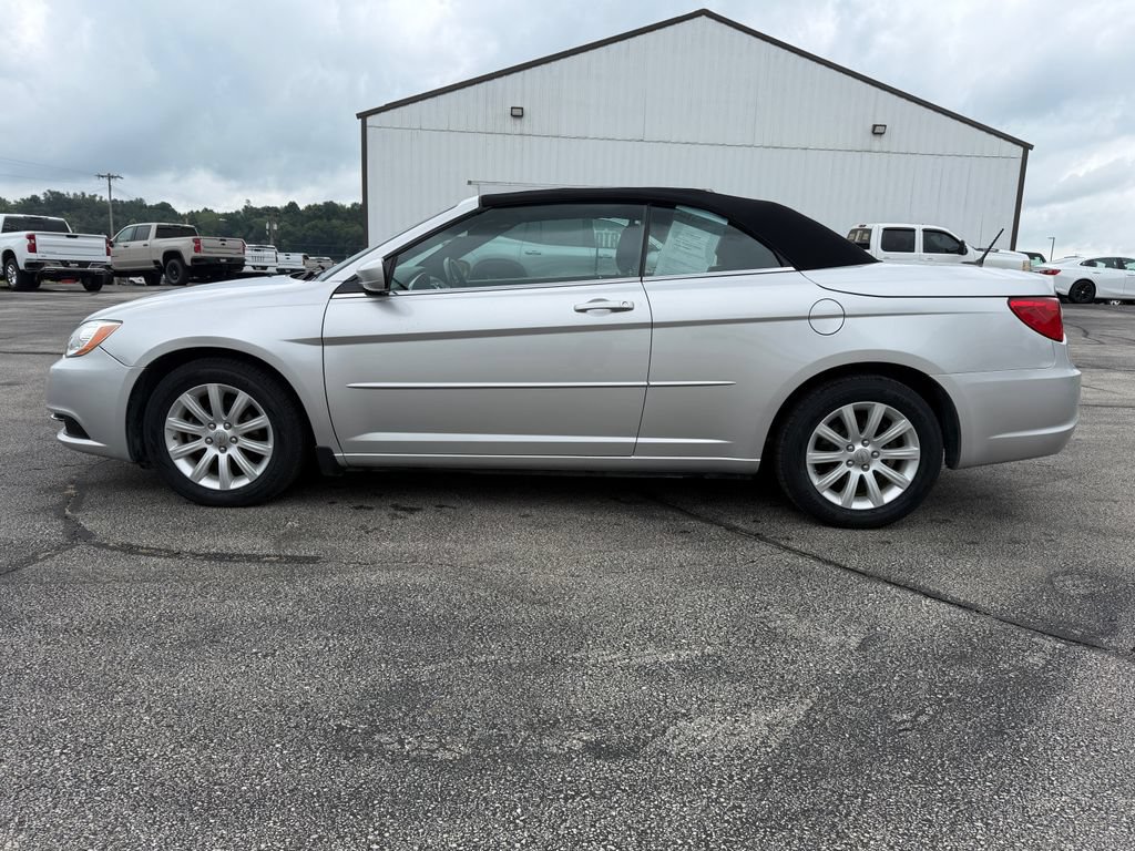 Used 2011 Chrysler 200 Touring FWD image 8