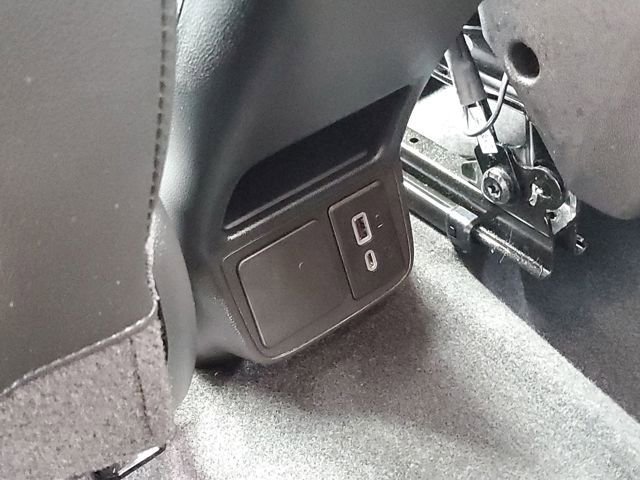 Used 2022 Buick Encore GX Select AWD/4WD image 32