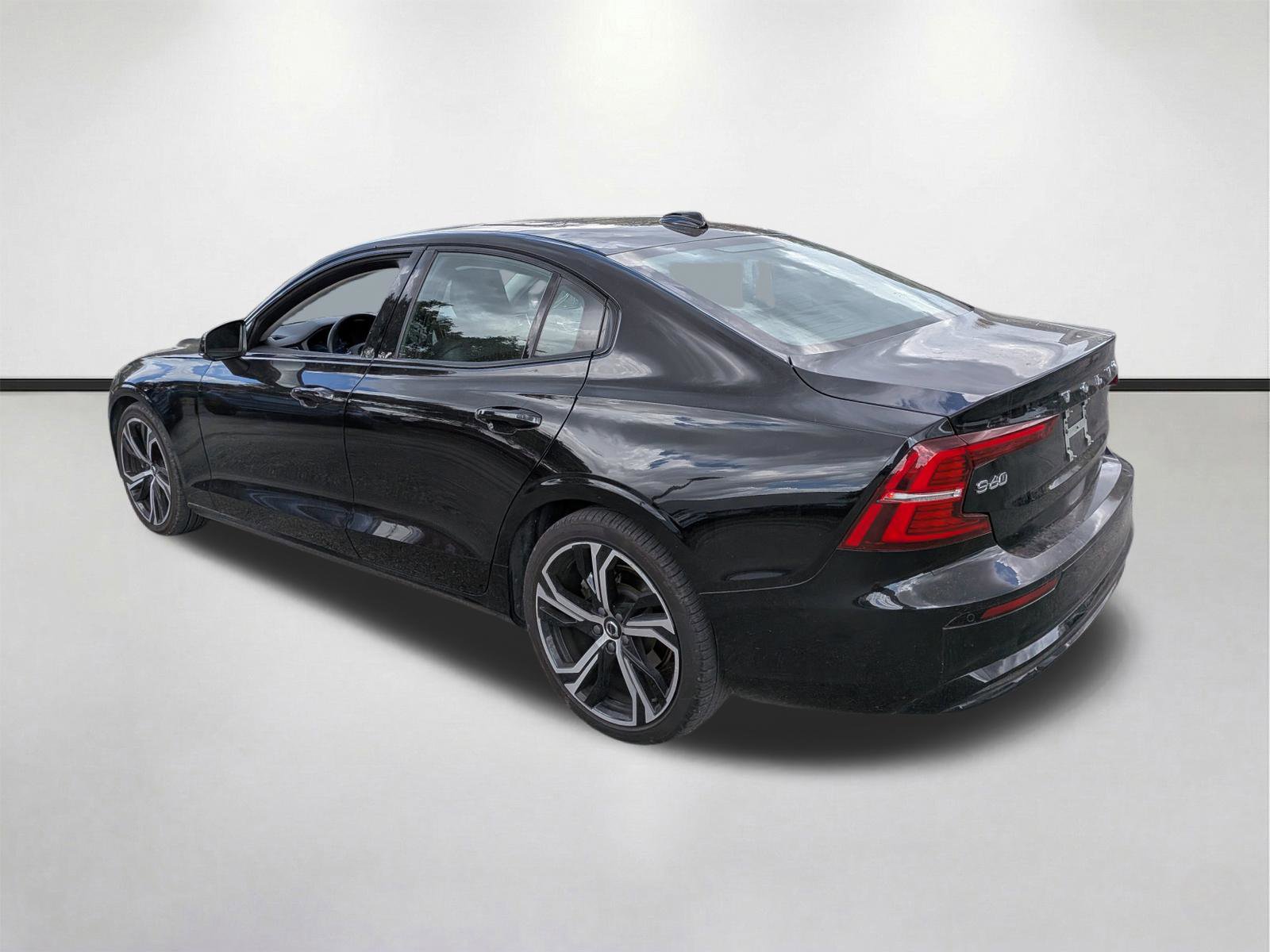 Used 2024 Volvo S60 B5 Core image 6