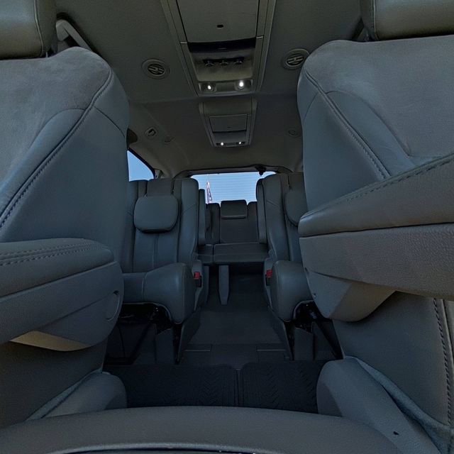 Used 2015 Chrysler Town & Country Limited Platinum image 29