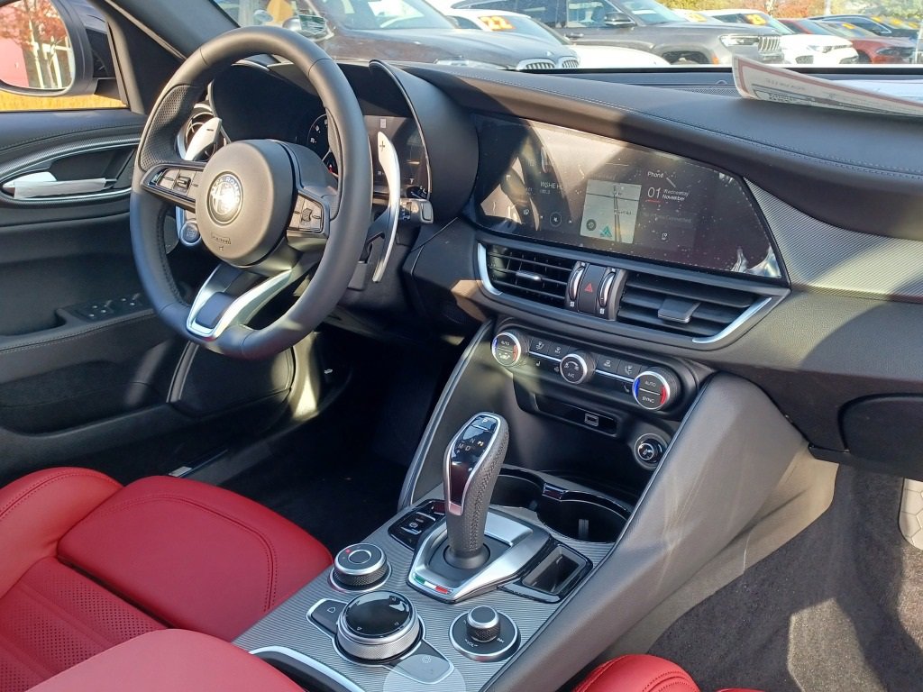 Used 2024 Alfa Romeo Giulia Veloce image 4
