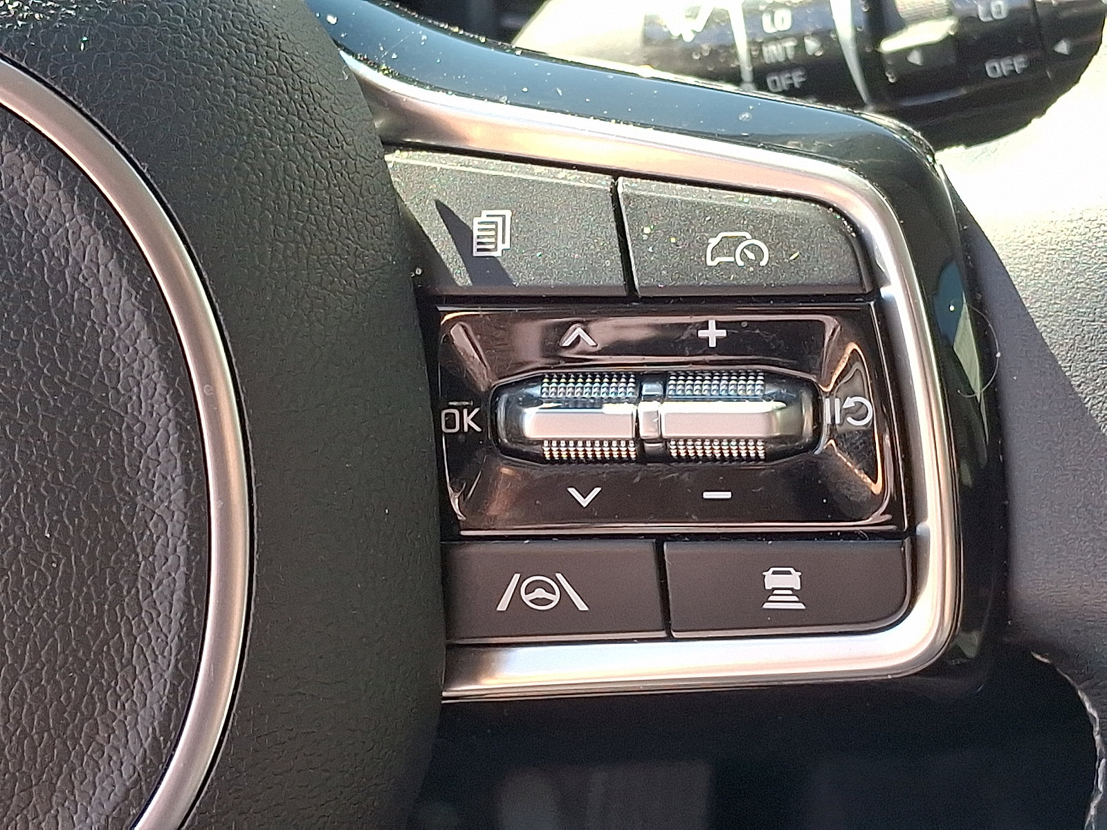 Used 2025 Kia Sorento S image 22