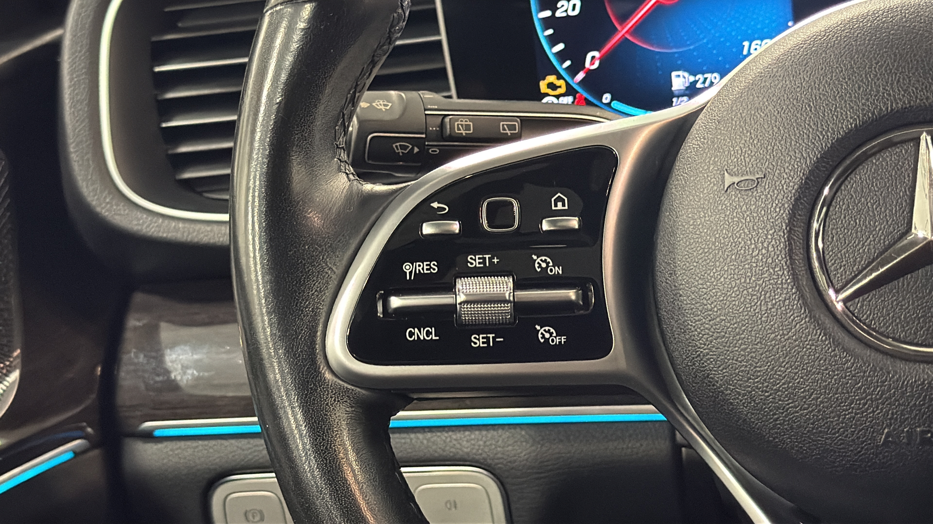 Certified 2020 Mercedes-Benz GLE 350 4MATIC image 29
