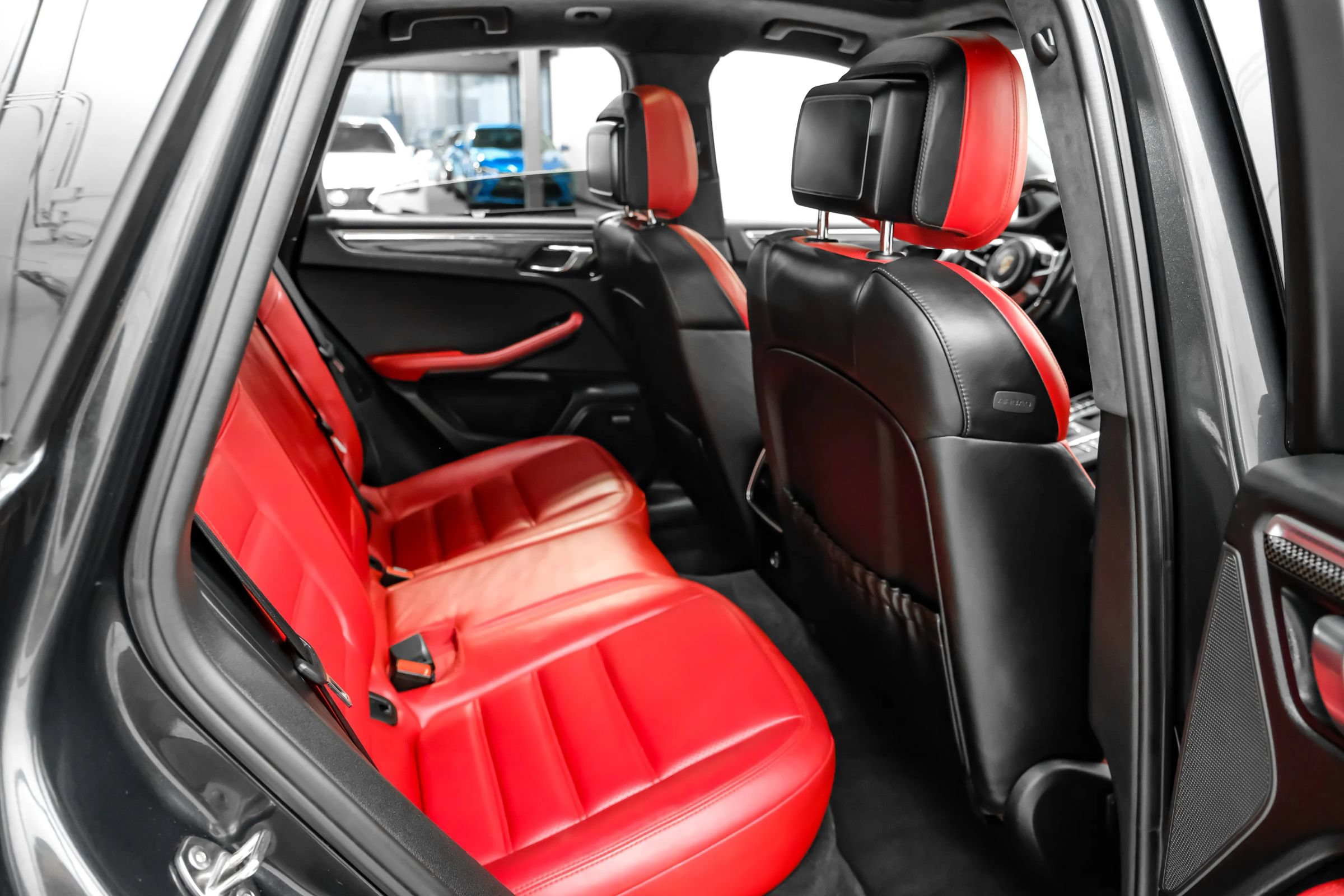 Used 2017 Porsche Macan Turbo AWD/4WD image 33