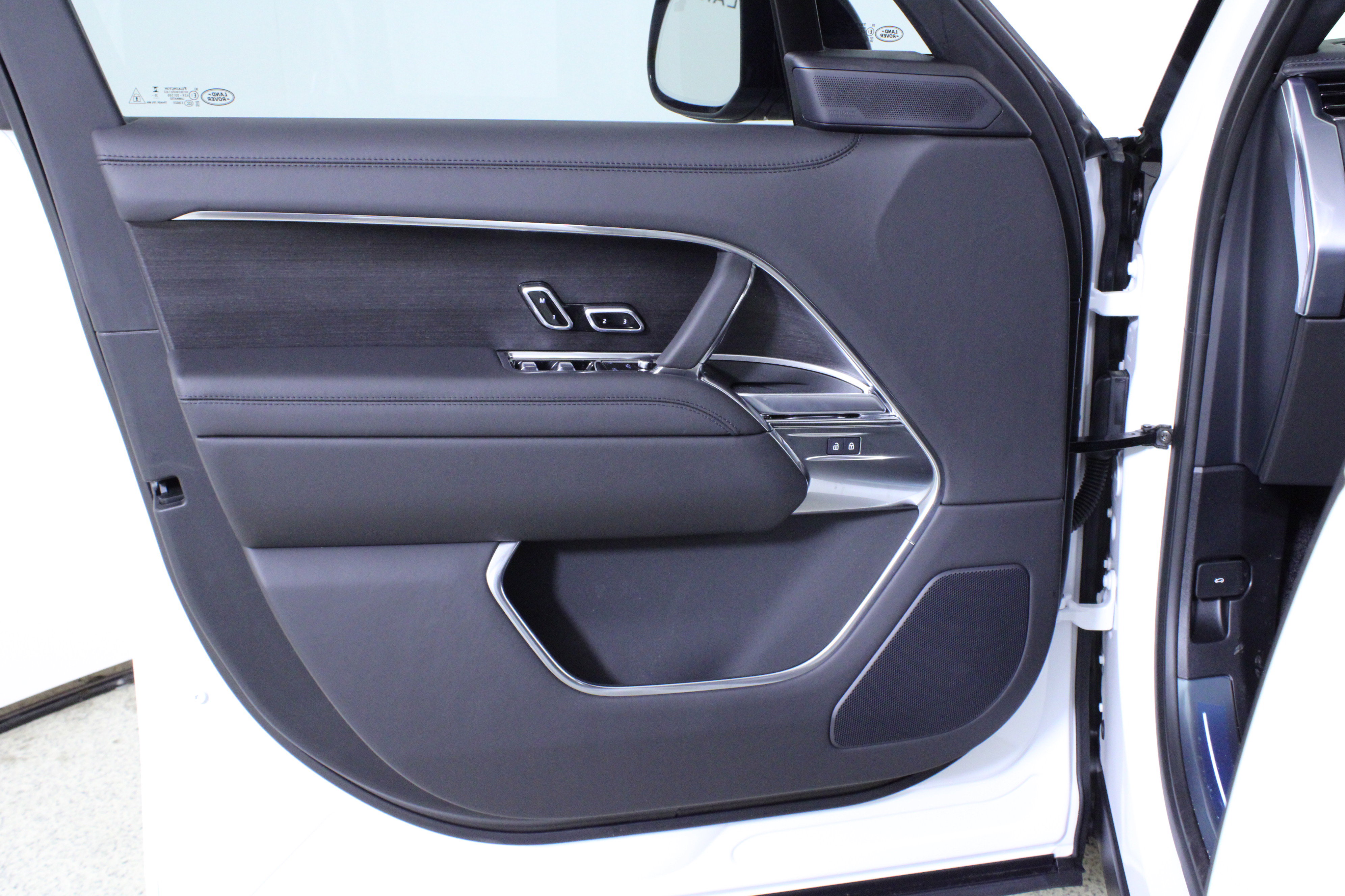 New 2026 Land Rover Range Rover SE image 15