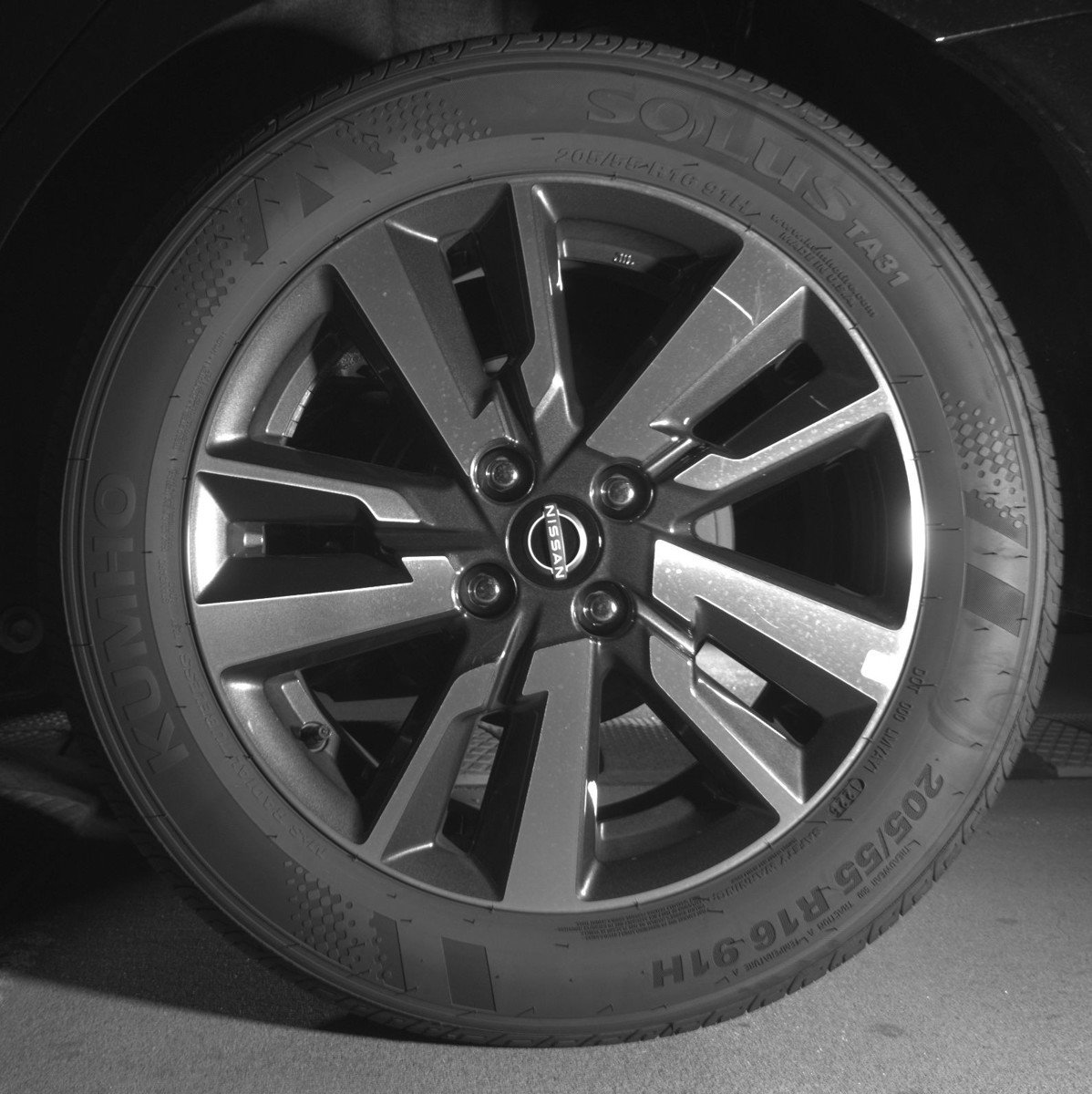 Used 2025 Nissan Versa SV image 14