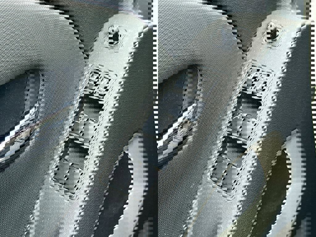 Used 2024 Nissan Frontier SV w/ SV Convenience Package image 14