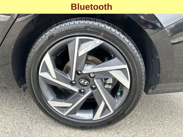 Used 2025 Hyundai Elantra SEL image 12